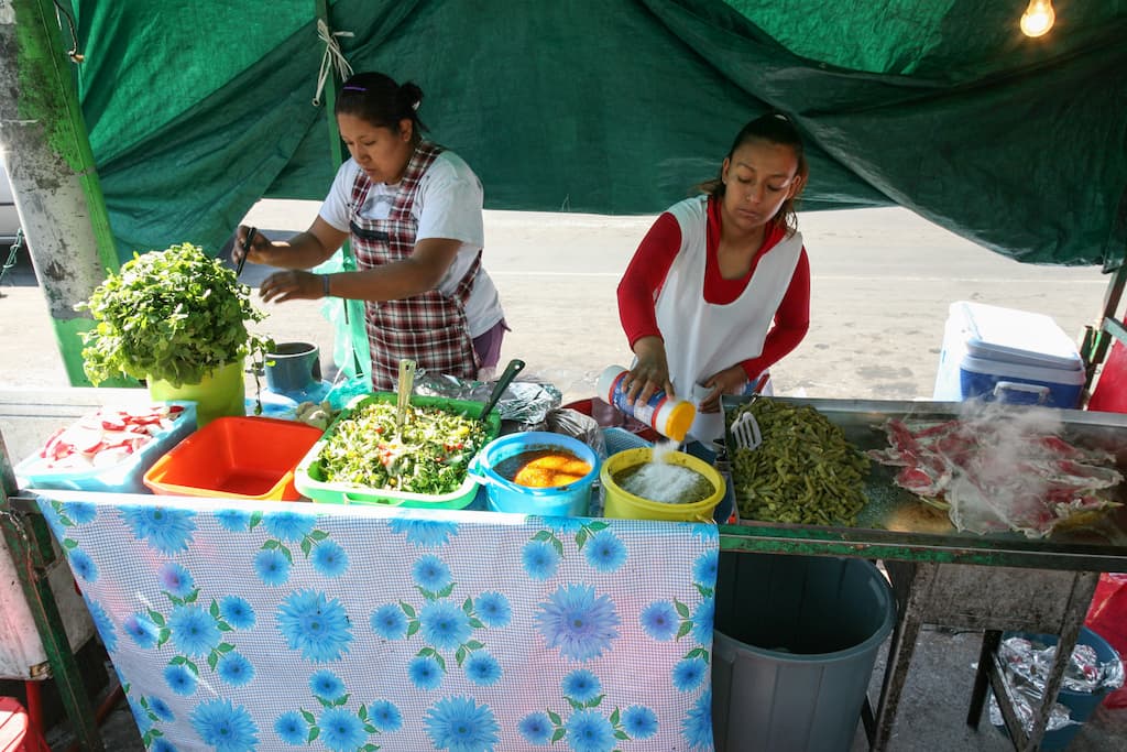 Is it safe to eat salad in Mexico City?
