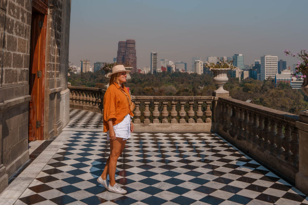 Walking tour around Chapultepec Castle in mexico city