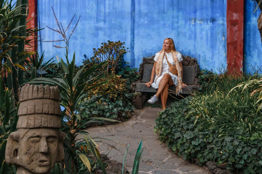 Blogger Mal visiting Frida Kahlo - one of the most famous museums in Mexico City.