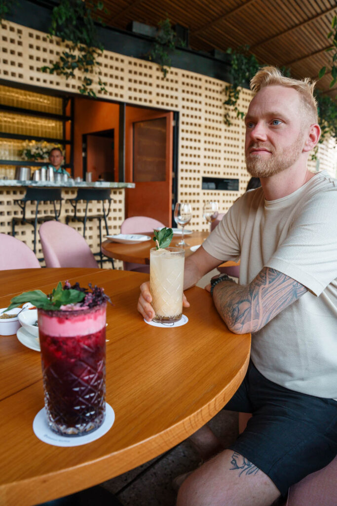 Blogger Robin is enjoying his cocktail at Balmori Rooftop Bar
